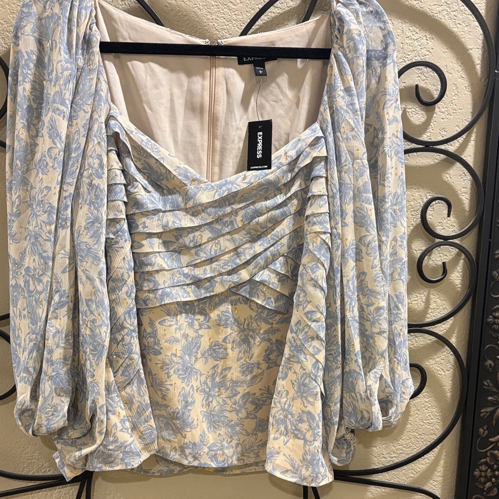 Express Women's Floral Blouse - Blue and Cream